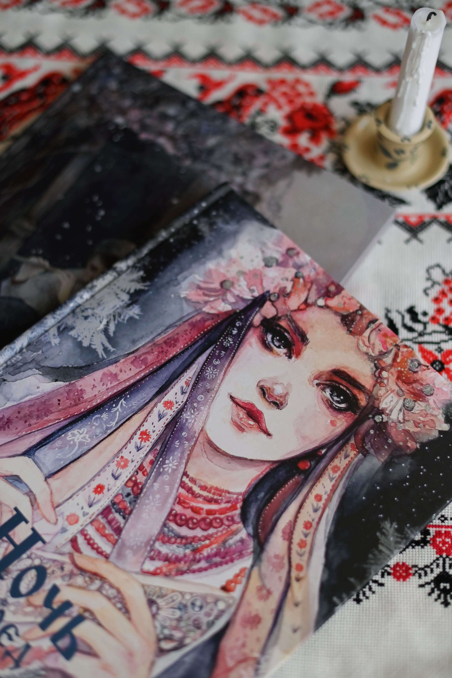 Обложки книг "Ночь перед Рождеством" и "Майская ночь, или Утопленница" Николая Гоголя с иллюстрациями Оксаны Викторовой