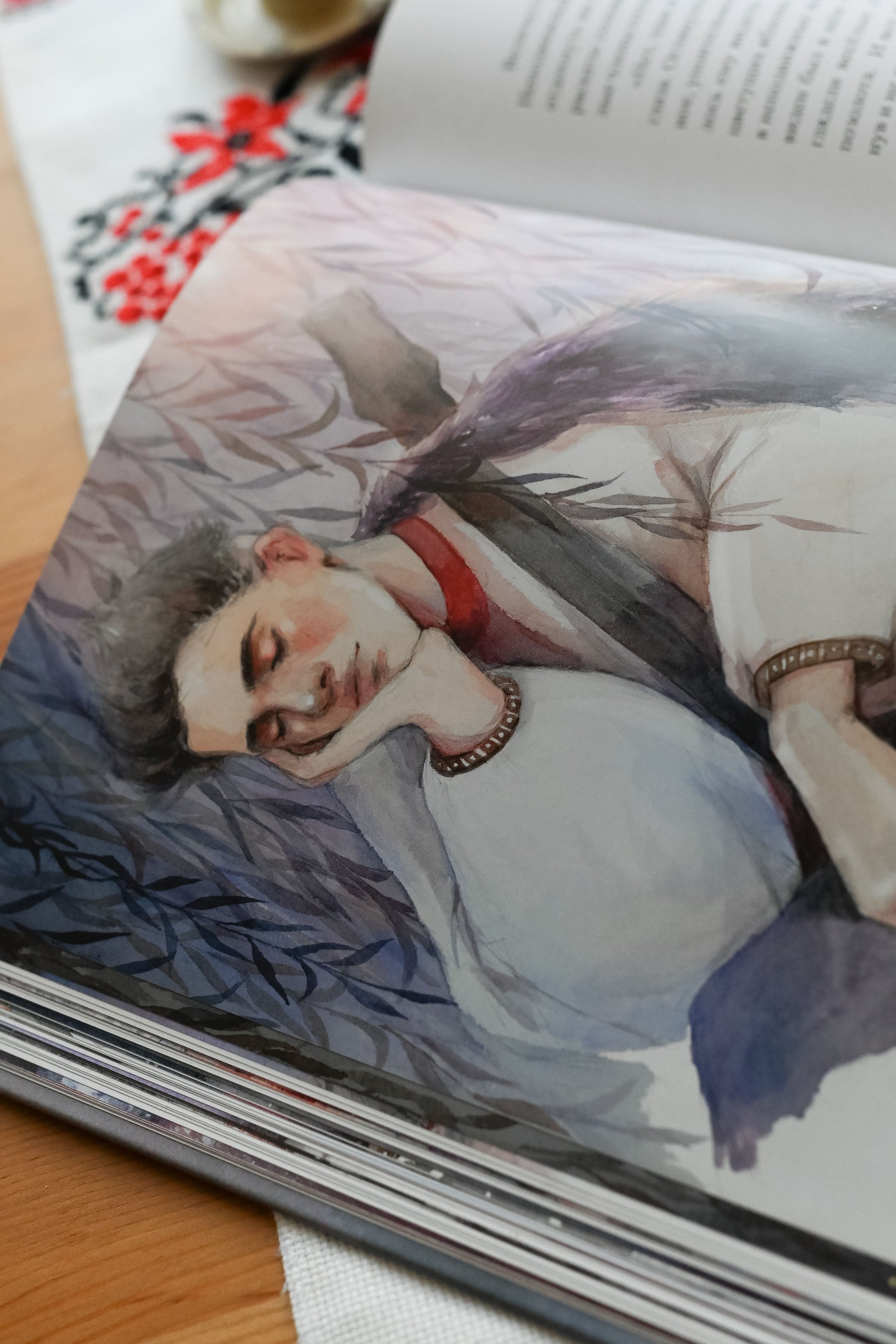 Разворот книги Гоголя "Майская ночь, или Утопленница", оформленный Оксаной Викторовой